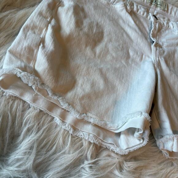 Lucky Brand Laguna Shorts Size 14/32 White Denim Pockets Stretch Cuffed Raw Hem - Picture 6 of 9